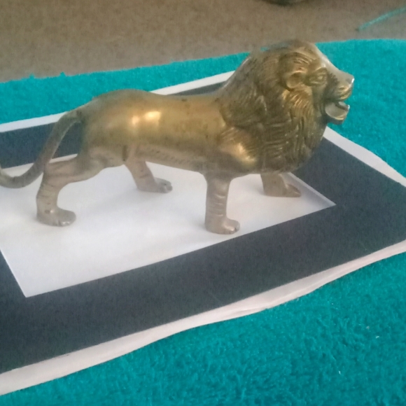🧘 Brass antique lion - Picture 1 of 4